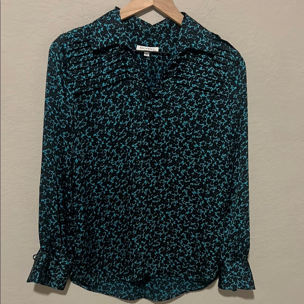 Equipment Femme blue floral button down shirt blouse size XS